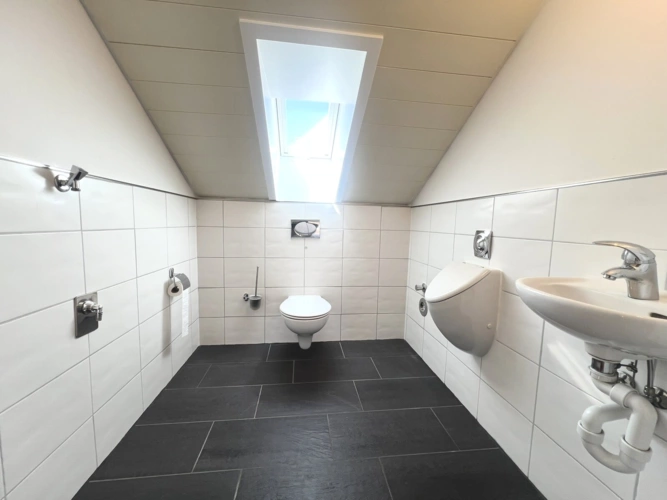 Gäaste-WC mit Waschmaschinenanschluss