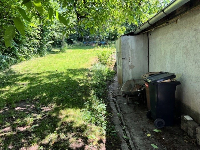 sonniges Gartengrunstück
