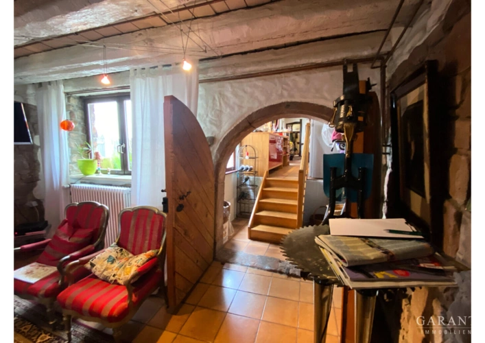 Kamin-Wohnzimmer mit Zugang Küche