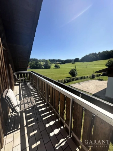 Balkon in Ost-Lage.