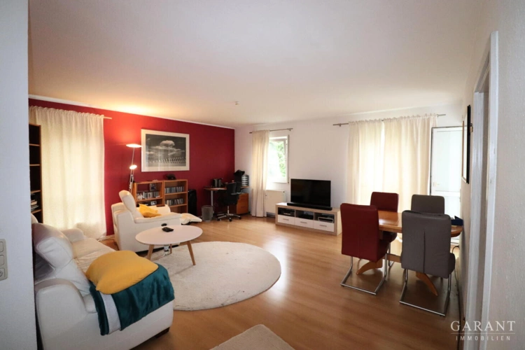 schönes großes Wohnzimmer