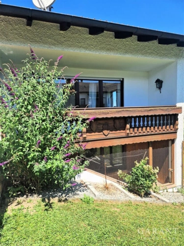 Haus Aussenansicht mit Terrasse