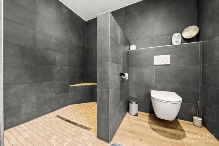 Badezimmer mit begehb. Dusche
