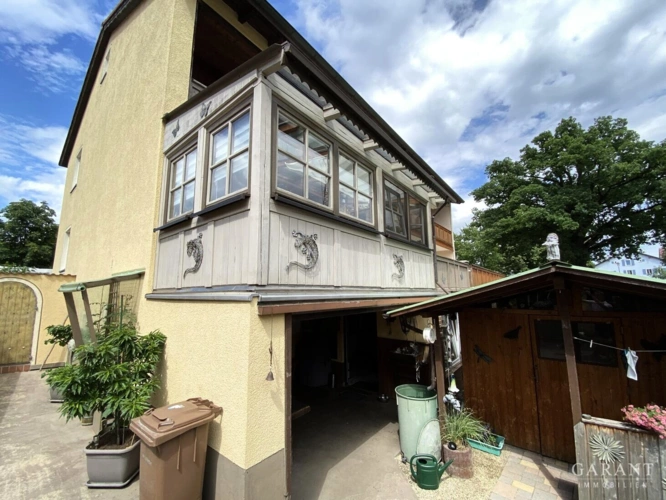 Südseite mut Wintergarten