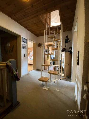 Diele Obergeschoss mit Treppe zum Dachspitz