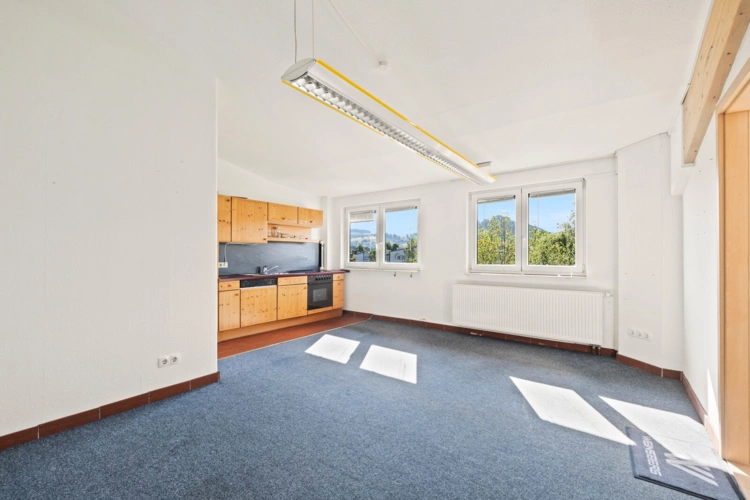 Büro 2 oder 1-Zimmer-Wohnung mit Küche und Bad