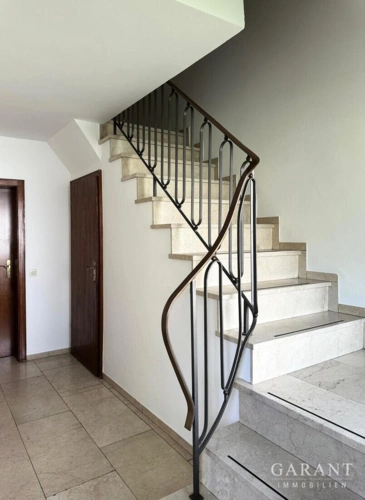 1 Treppe ins OG