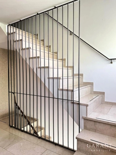 1 Treppe ins DG