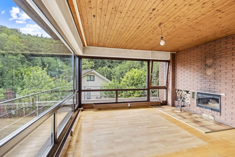 Wohnzimmer mit Kamin