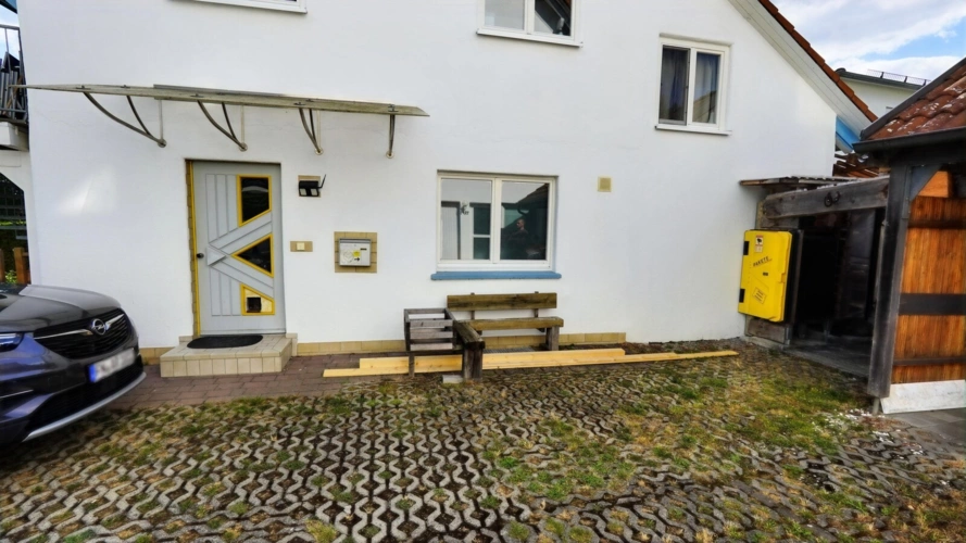 Zwei KFZ-Stellplätze am Haus