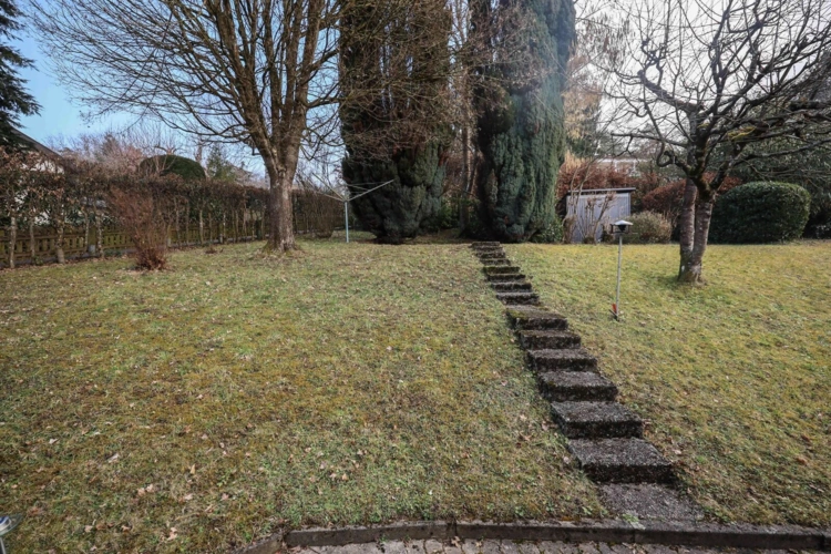 Garten vor dem Eingang