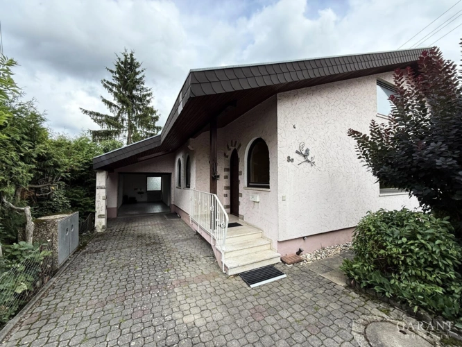 Zugang und Garage