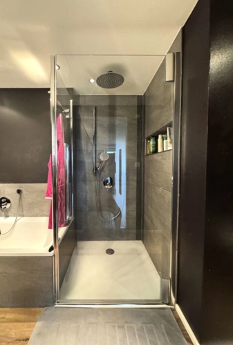 Bad 2: mit begehbarer Dusche