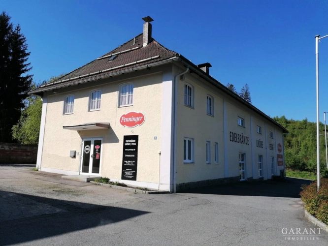 Außenansicht m. Eingangsbereich