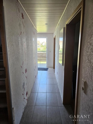 OG Wohnungsflur mit Haustür