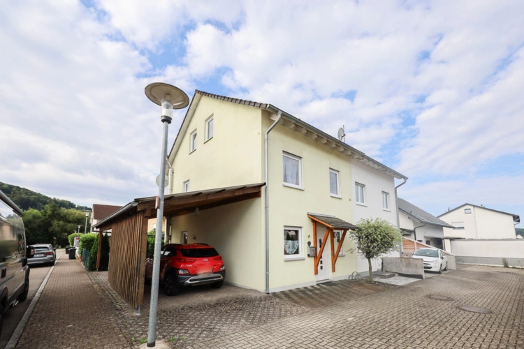 Ansicht Nord und Ost mit Carport