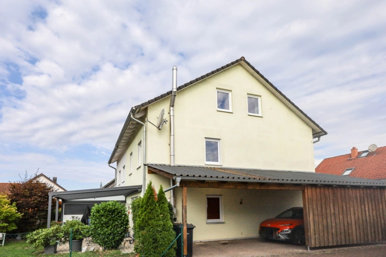 Ansicht Ost mit Carport