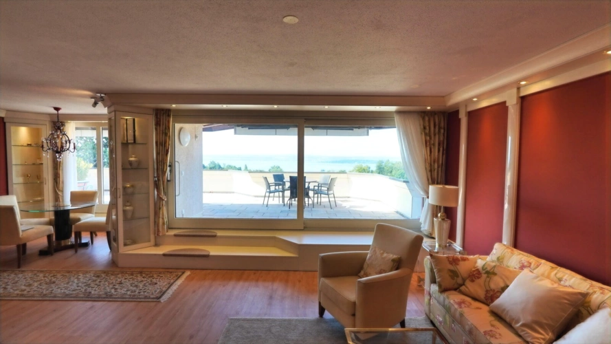 Wohnzimmer mit Seesicht