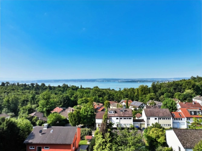 Unverbaubare See- und Alpensicht