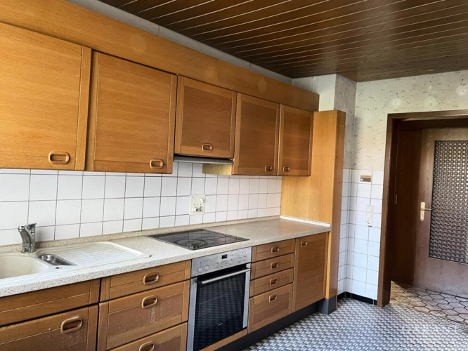 Küche und Blick in Flur