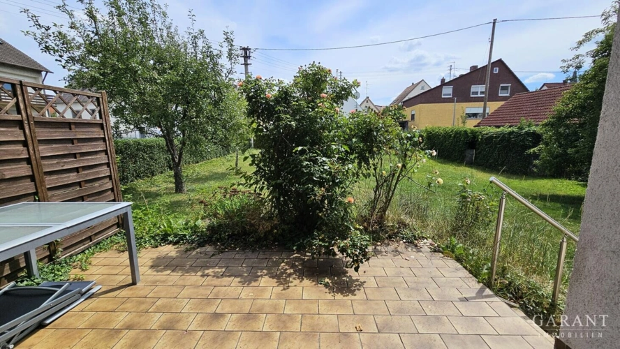 Terrasse mit Garten
