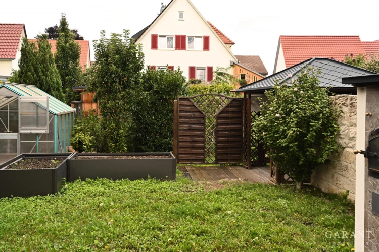 Großzügiger Garten