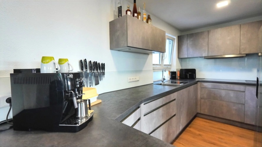 Moderne und elegante Küche