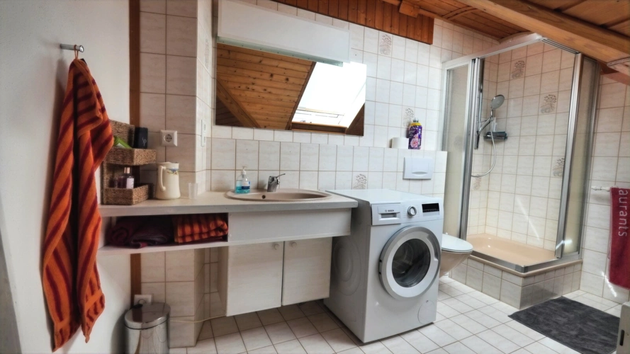 Bad der oberen Wohnebene in der Hauptwohnung