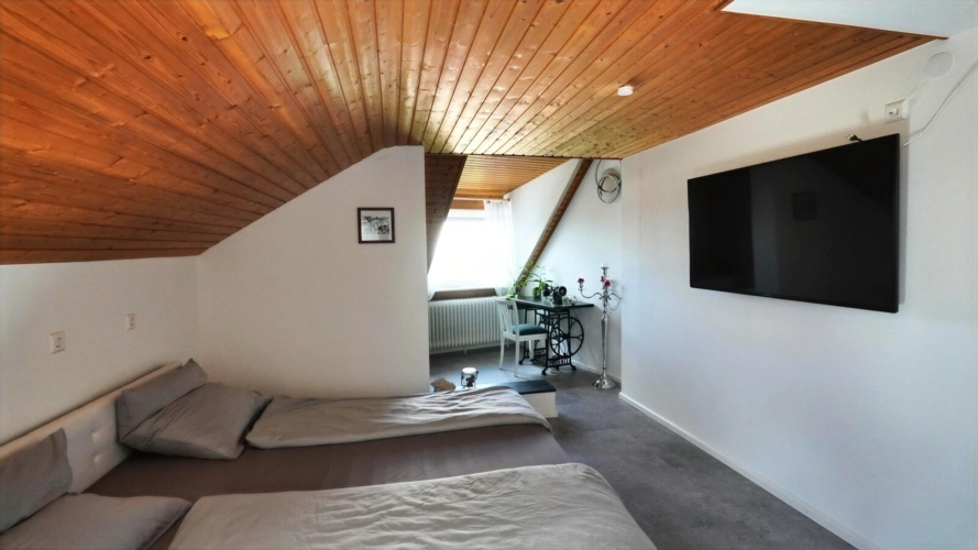 Eines der Zimmer in der oberen Wohnebene Hauptwohnung