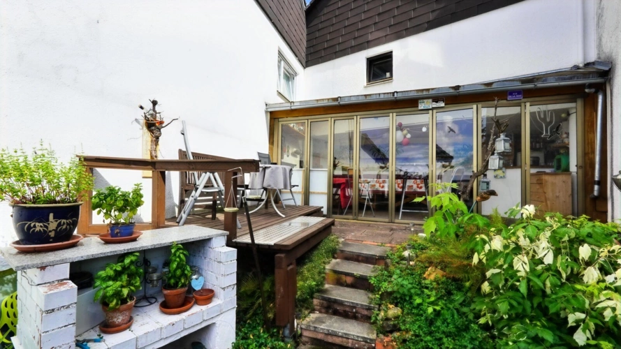 Terrasse vor Party-oder Hobbyraum Gartengeschosswohnung