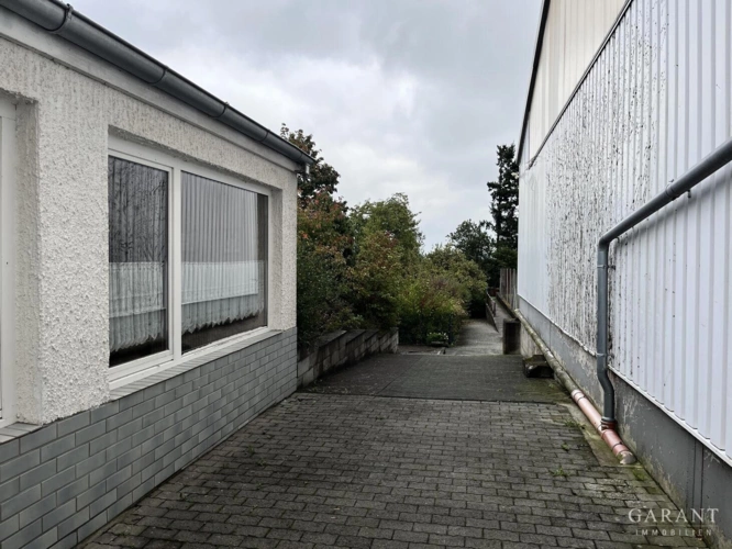 Privater Zuweg zu den WE