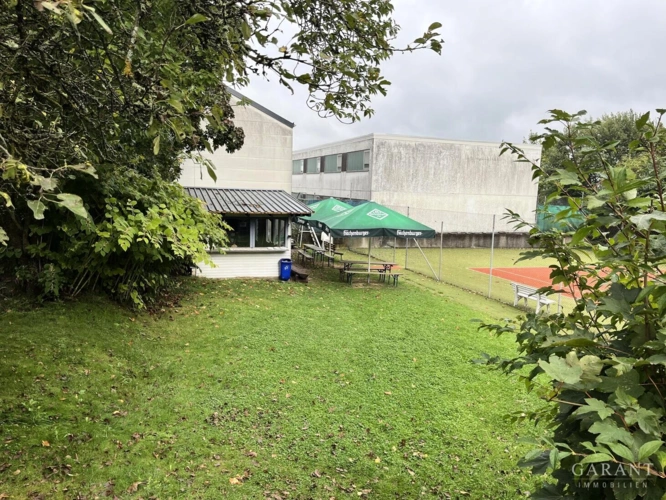 Gartenhütte und Tennisplatz verpachtet