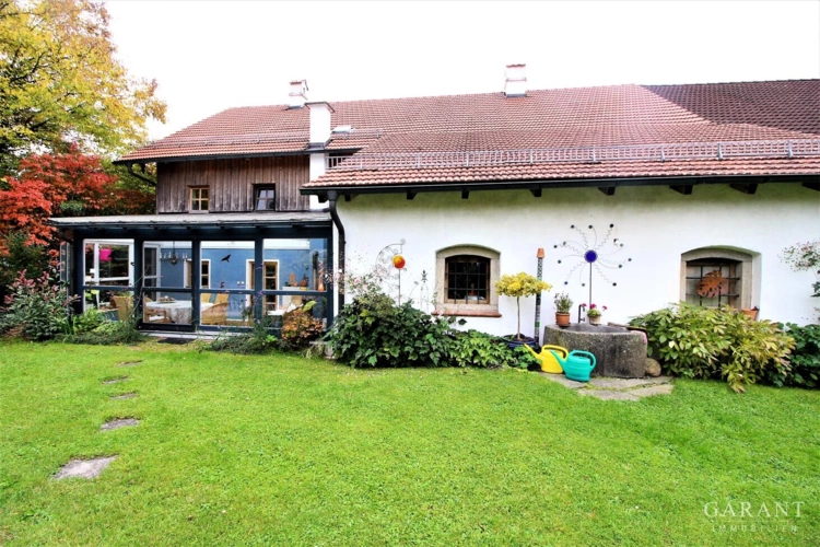 Hausrückseite mit Wintergarten