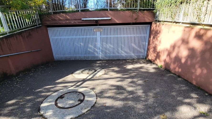 Tiefgarageneinfahrt