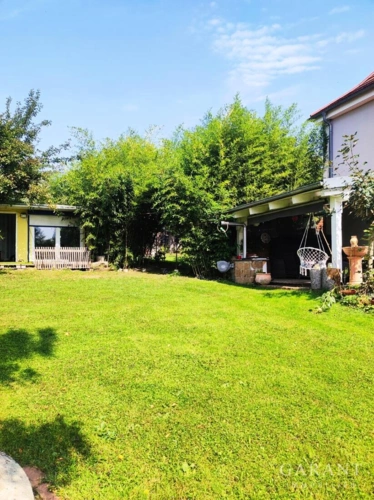 Große Werkstatt mit Solaranlage