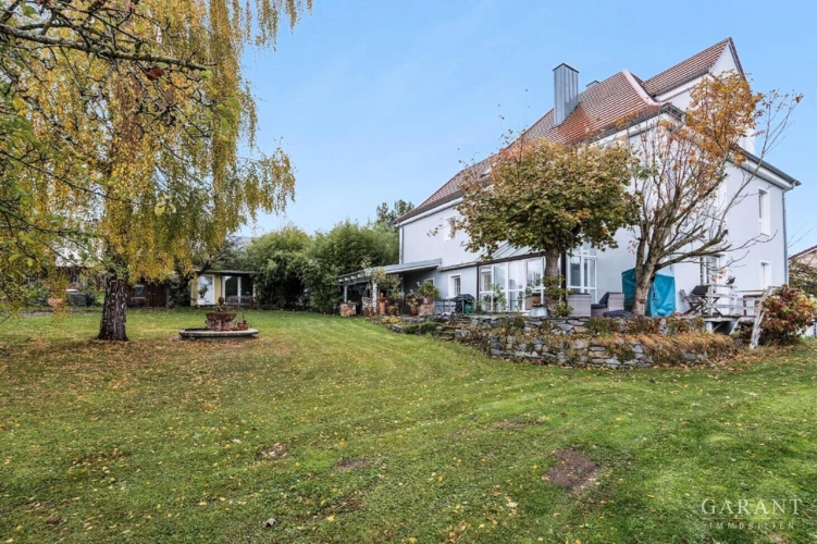 Hausansicht mit Garten Westseite