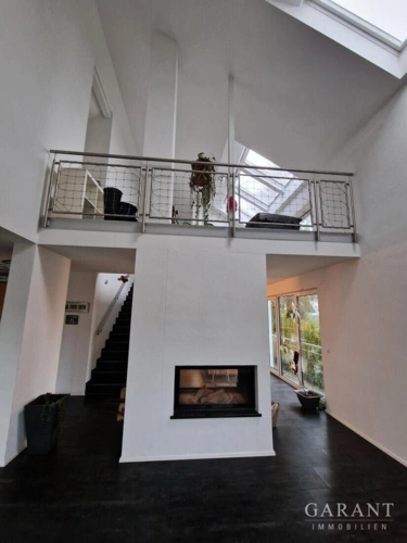 Blick zu Küche und Galerie