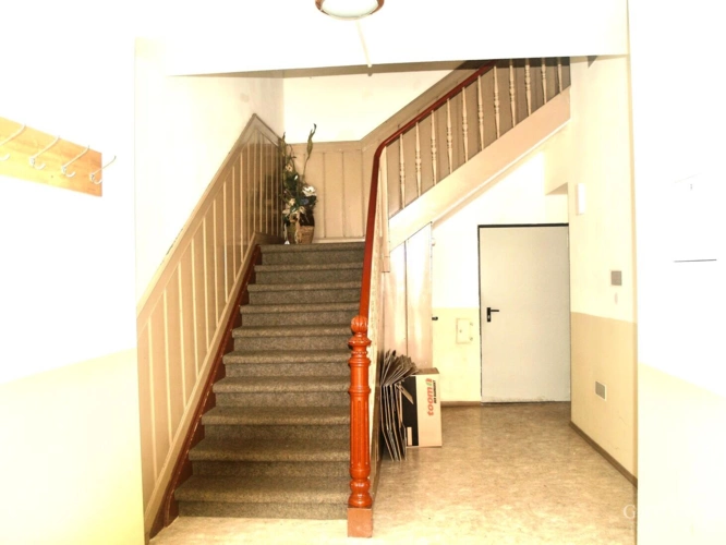 Treppenaufgang Geschäftsseite