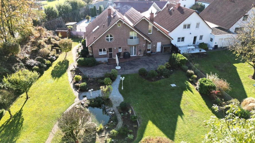 Ansicht hinten mit Garten