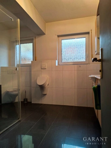 Badezimmer mit bodengleicher Dusche EG