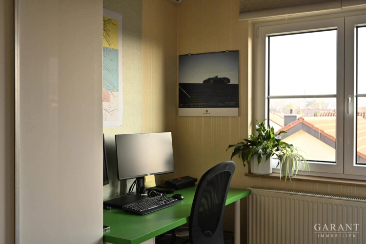 Schlafzimmer mit PC Ecke