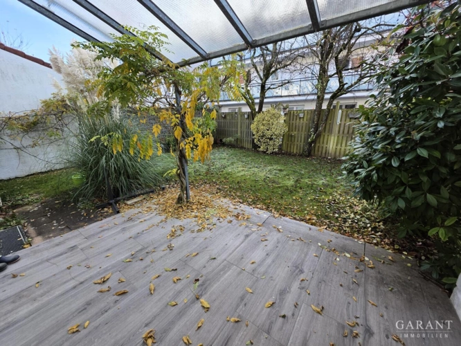 Blick von der Terrasse aus in den Garten