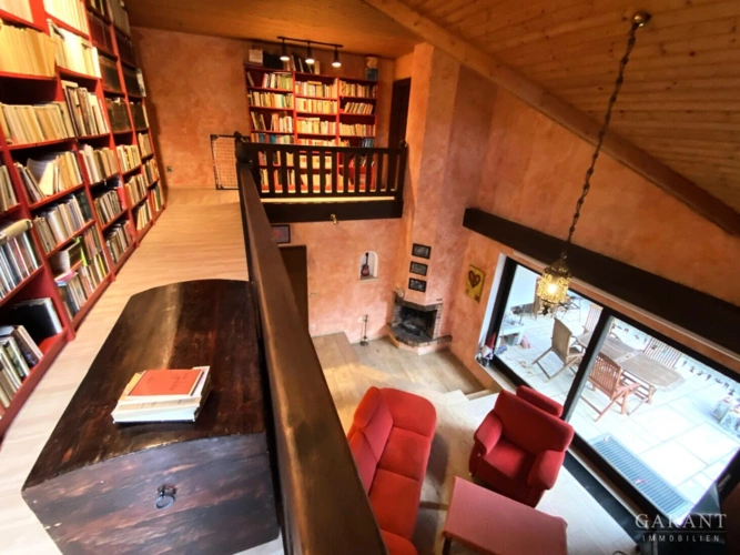 Blick von der Galerie in den Wohnbereich