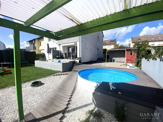 Blick auf den Poolbereich