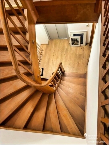 Blick Treppenhaus, Personenlift