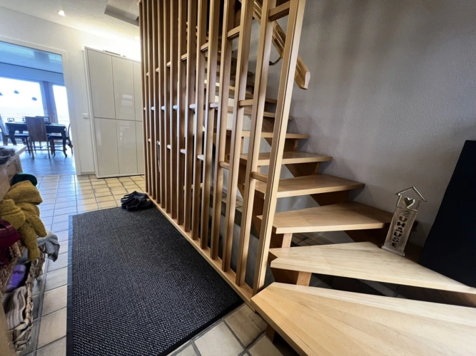 Flur mit Treppengang zum Dachboden