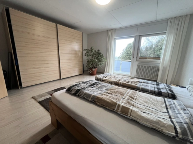 helles Hauptschlafzimmer (2)