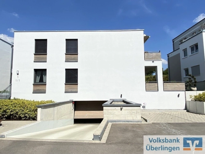 Westansicht mit Einfahrt Tiefgarage