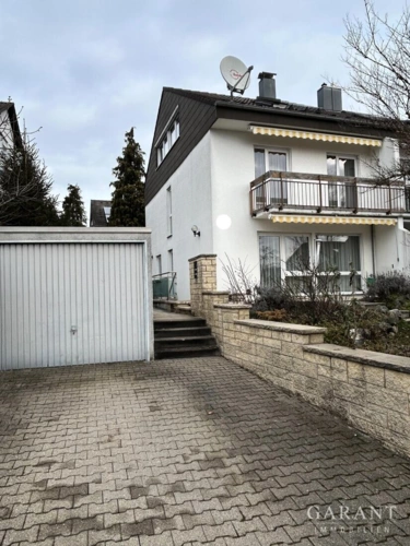 Vorderansicht mit Garage