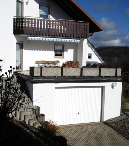 OG: Balkon vom geräumigen Schlafzimmer